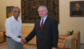 Minister Nalbandian visits Kolkata