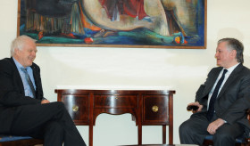 Minister Nalbandian meets with CE Commissioner for HR
