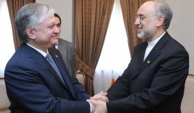 Minister Nalbandian meets with the Foreign Minister of Iran