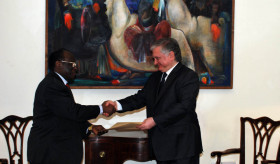 Ambassador of Ghana presents the copies of his credentials to Minister Nalbandian