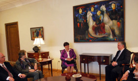 Minister Nalbandian meets with Caroline Cox