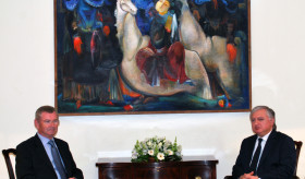 Minister Nalbandian received French minister of cooperation