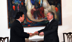 The Ambassador of Thailand presents the copies of his credentials to Minister Nalbandian