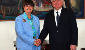 Minister Nalbandian meets with Caroline Cox