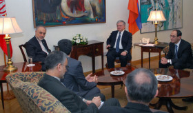 Minister Nalbandian meets with Iranian FM