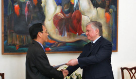 The Ambassador of Vietnam presents the copies of his credentials to Minister Nalbandian