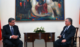 Minister Nalbandian meets with Romanian FM