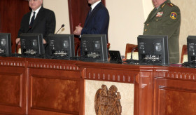 Minister Nalbandian meets with leadership of MoD and top military officers