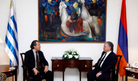 Minister Nalbandian meets with Uruguay FM