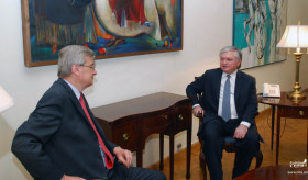 Belgian Ambassador presents copies of ceredentials to Minister Nalbandian