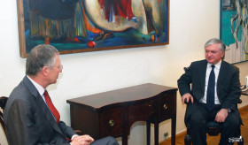 German Ambasador presentes copies of ceredntials to Minister Nalbandian