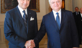 Minister Nalbandian meets French FM