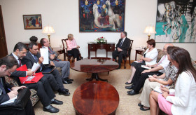 Minister Nalbandian meets with Italian FM State Secretary