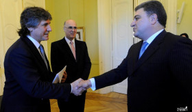 Ambassador Melikian presented his credentials to the Vice President of Argentina