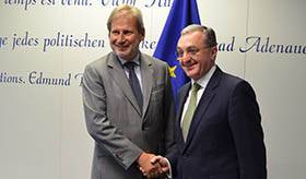 Zohrab Mnatsakanyan s’est entretenu avec Johannes Hahn