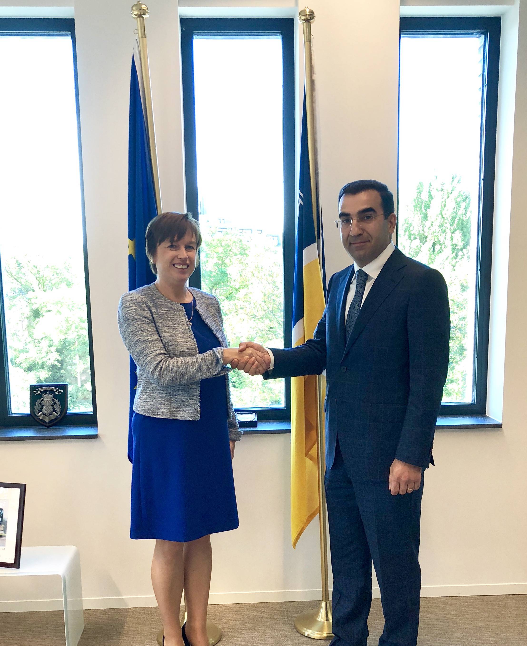 Դեսպան Մելքոնյանը Հաագայում հանդիպում ունեցավ Եվրոպոլի գործադիր տնօրենի հետ