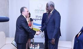 Rencontre entre le Ministre des Affaires étrangères d’Arménie et le Président de la Commission de l'Union africaine