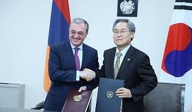 Acting Foreign Minister of Armenia received Ambassador of Republic of Korea to Armenia