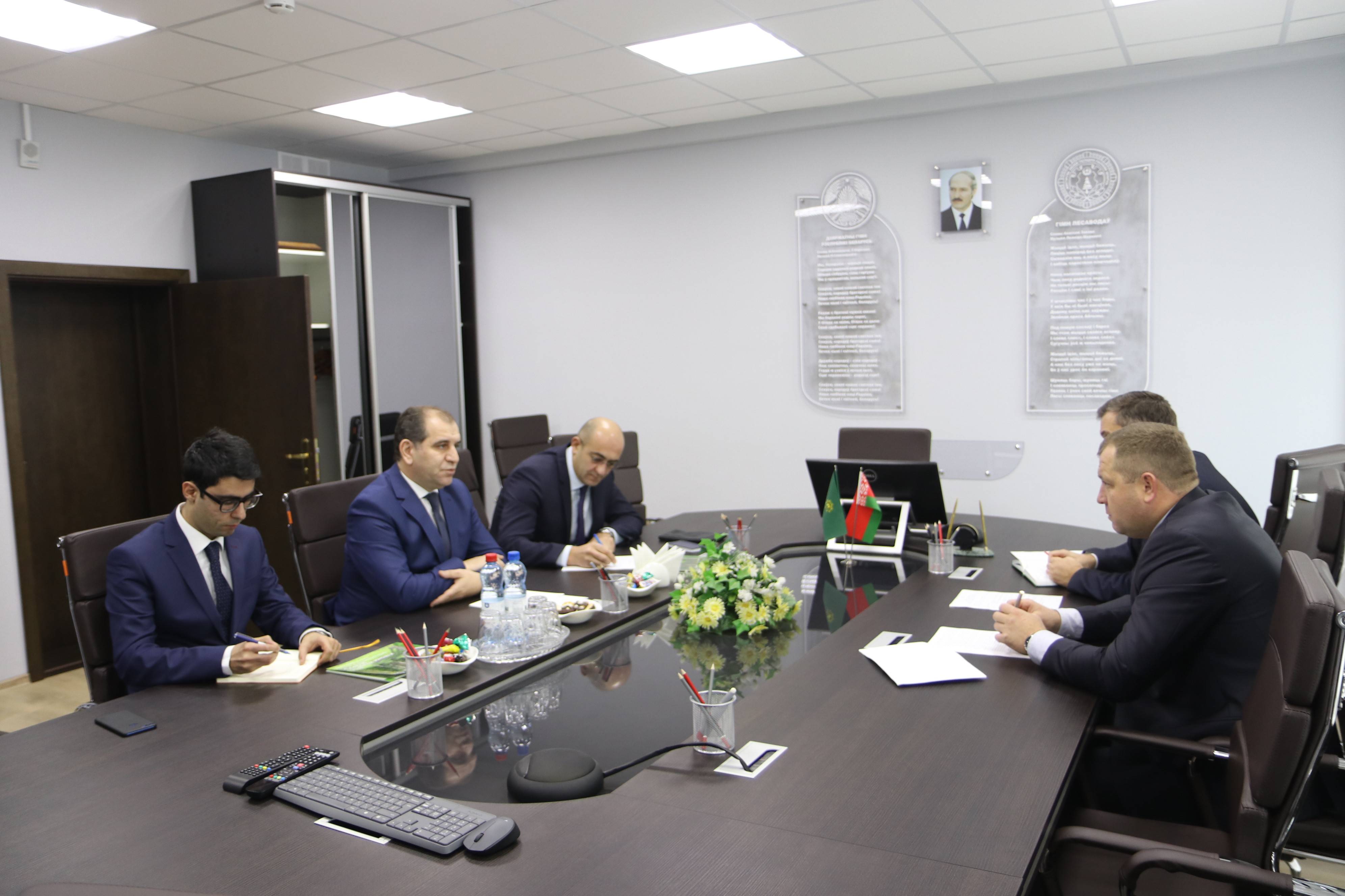 Բելառուսում ՀՀ դեսպան Արմեն Ղևոնդյանի հանդիպումը հայ-բելառուսական միջկառավարական հանձնաժողովի համանախագահի հետ