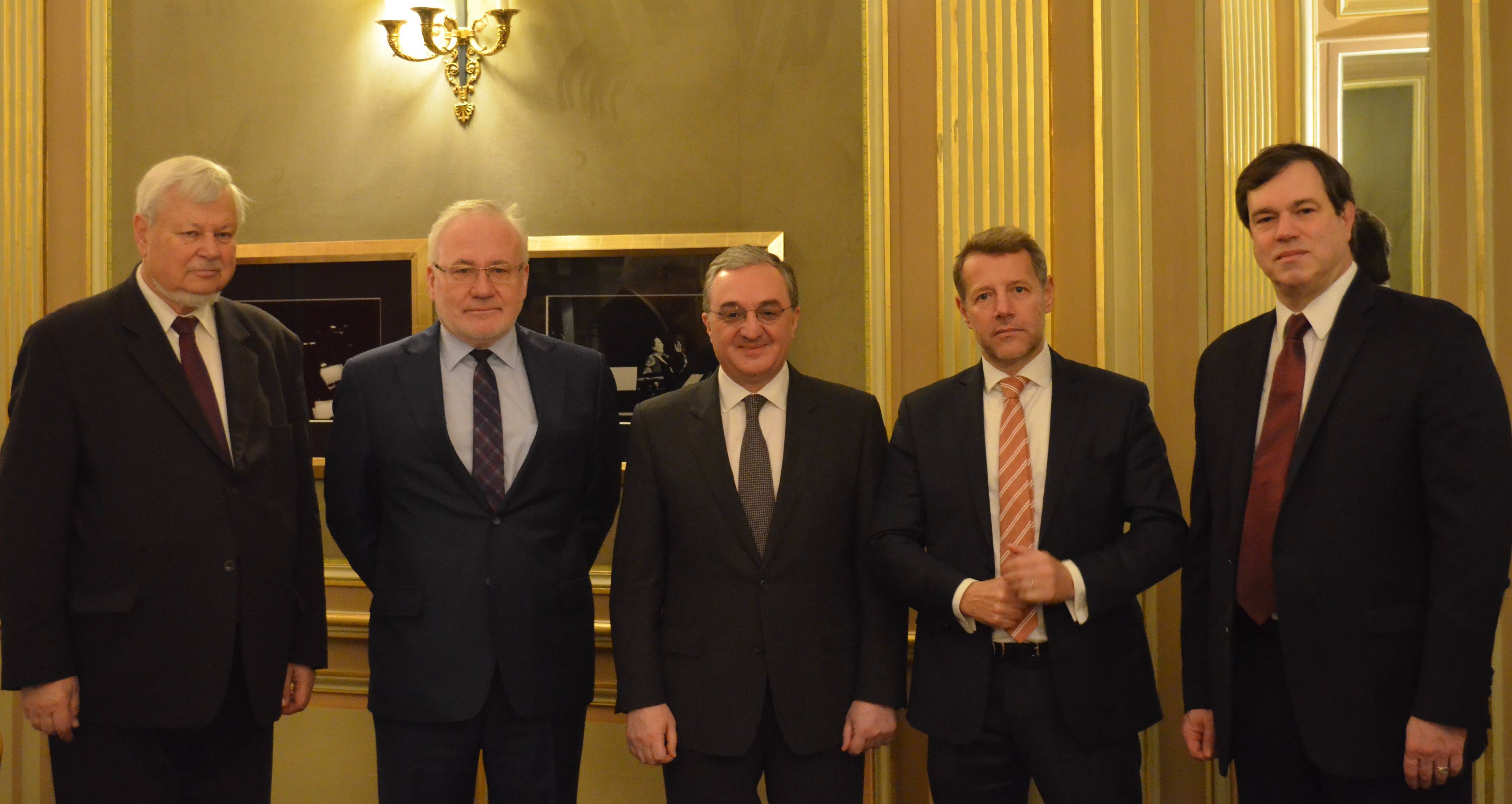 Rencontre entre le Ministre des Affaires étrangères d’Arménie par intérim et les coprésidents du Groupe de Minsk et le Président en exercice de l’OSCE