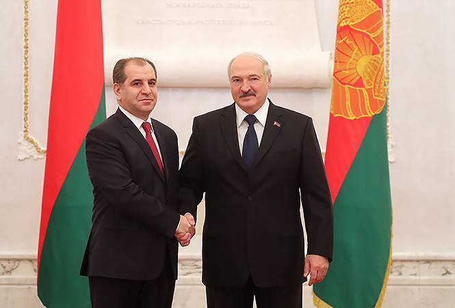 Հայաստանի դեսպանի հավատարմագրերի հանձնումը Բելառուսի նախագահին