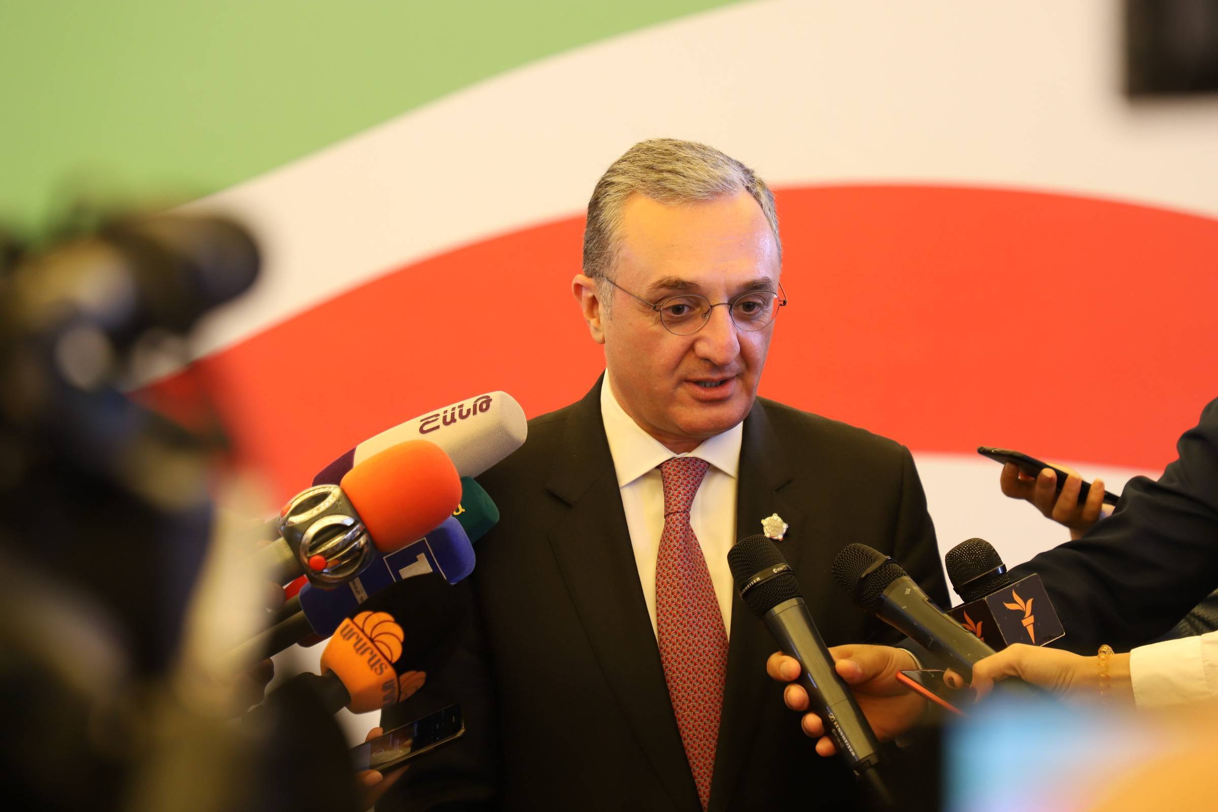 Briefing with journalists by the Foreign Minister of Armenia Zohrab Mnatsakanyan at Yerablur