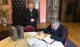 Դեսպան Աշոտ Հովակիմյանի հանդիպումը Չեխիայի կաթոլիկ եկեղեցու հոգևոր առաջնորդ կարդինալ Դոմինիկ Դուկայի հետ