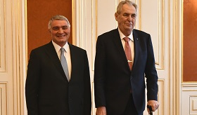 Դեսպան Աշոտ Հովակիմյանի հավատարմագրերի հանձնումը Չեխիայի Հանրապետության նախագահ Միլոշ Զեմանին