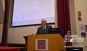 Դեսպան Արման Կիրակոսյանի դասախոսությունը Քարդիֆի համալսարանում