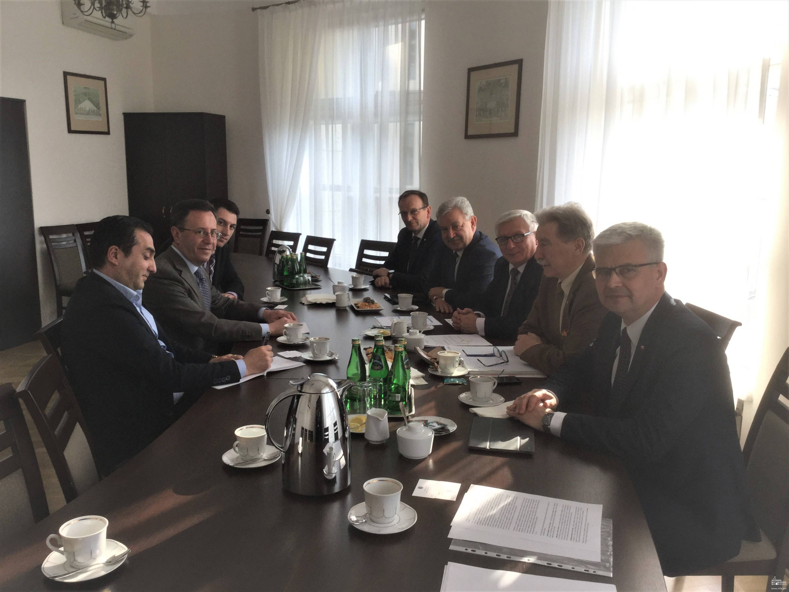 ՀՀ դեսպանի հանդիպումը Լեհաստանի խորհրդարանի Լեհաստան-Հայաստան պատգամավորական բարեկամության խմբի հետ