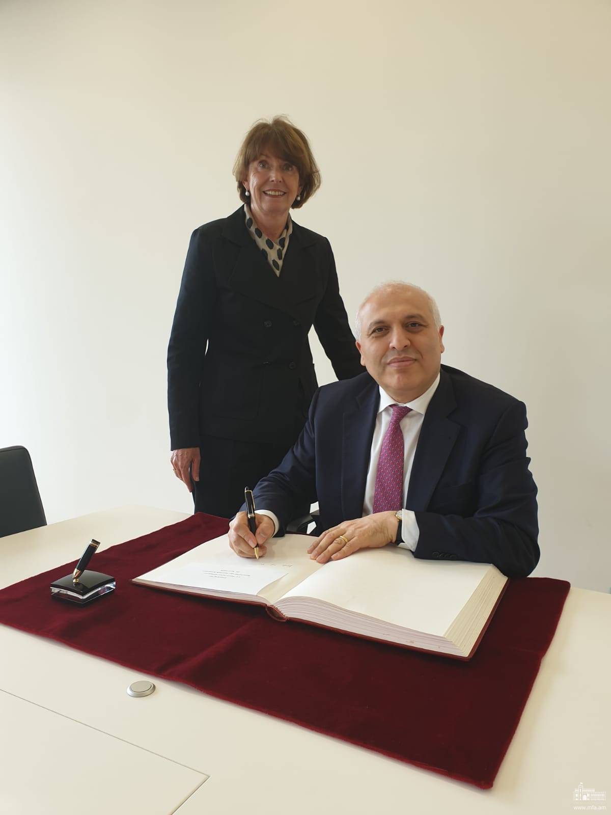 ԳԴՀ-ում ՀՀ դեսպանի հանդիպումը Քյոլնի քաղաքապետի հետ