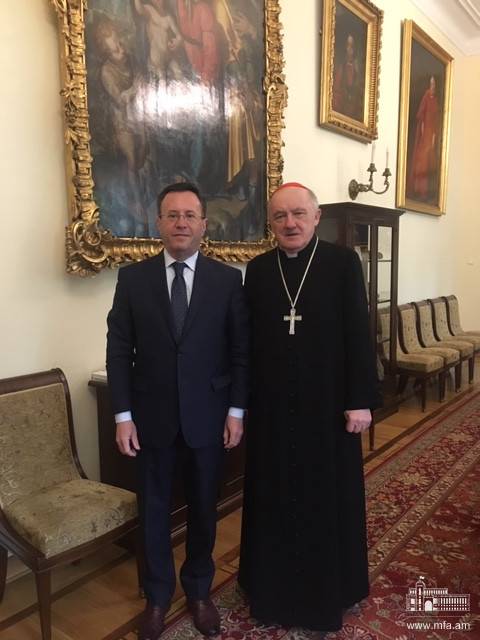 Դեսպան Մկրտչյանի հանդիպումը Վարշավայի արքեպիսկոպոս կարդինալ Կազիմիր Նիչի հետ