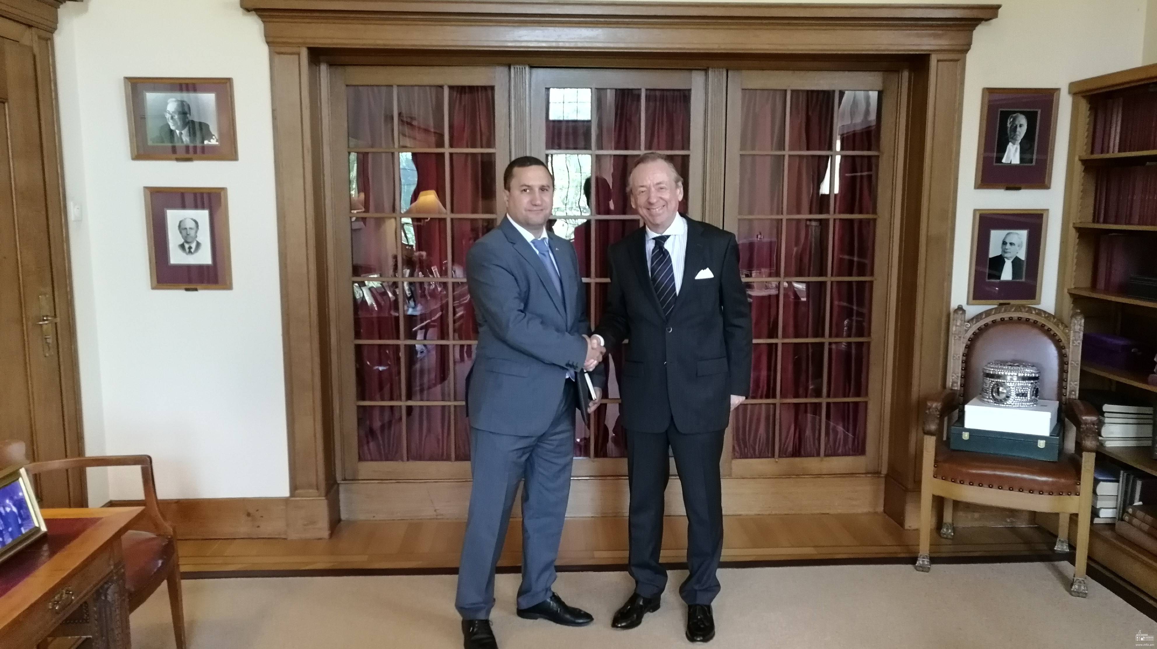 Նիդերլանդներում ՀՀ դեսպանի հանդիպումն Արդարադատության միջազգային դատարանի գլխավոր քարտուղարի հետ
