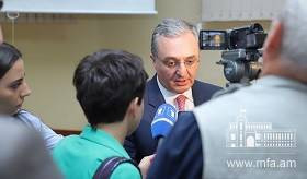 ԱԳ նախարար Զոհրաբ Մնացականյանի ճեպազրույցը լրագրողների հետ վիրահայ համայնքի ներկայացուցիչների հետ հանդիպումից հետո