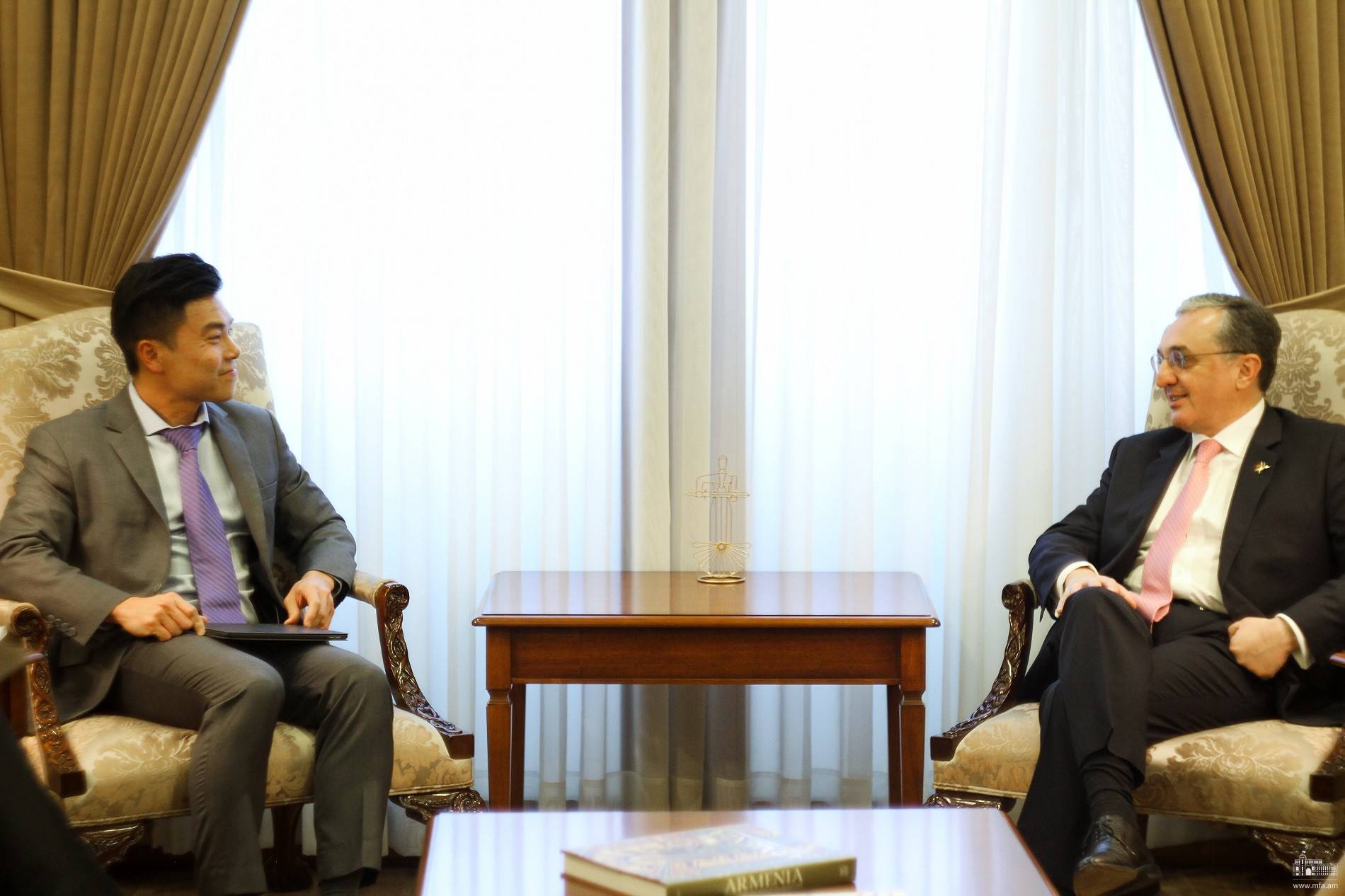 Министр иностранных дел Мнацаканян принял представителей  международного рейтингового агентства “Мудис”