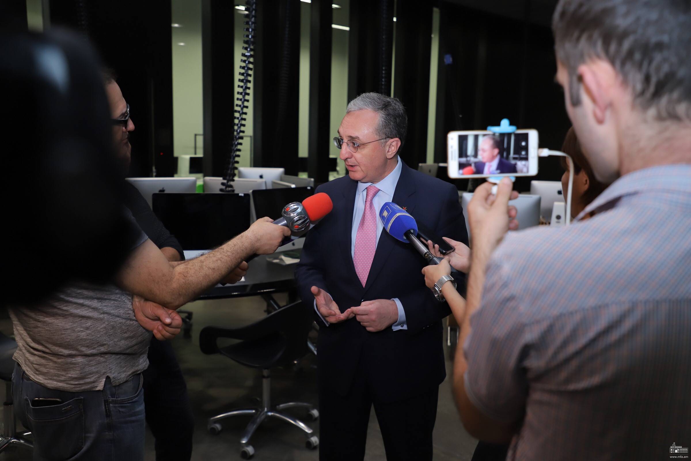 Briefing of Foreign Minister Zohrab Mnatsakanyan with journalists on the results of the meeting in business circles