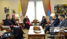 ԱԳ նախարար Զոհրաբ Մնացականյանի հանդիպումը Սուրբ Աթոռի պետությունների հետ հարաբերությունների քարտուղար, արք. Պոլ Ռիչարդ Գալագերի հետ