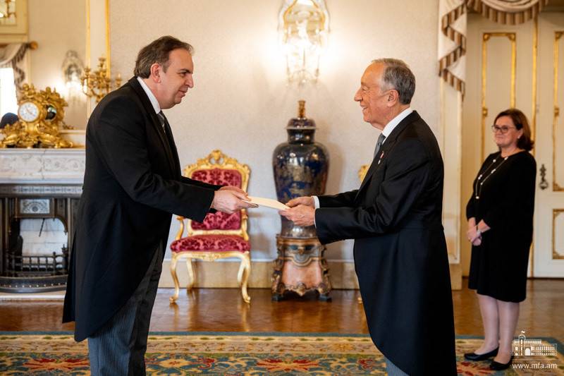Դեսպան Նազարյանն իր հավատարմագրերը հանձնեց Պորտուգալիայի նախագահին