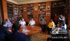 Զոհրաբ Մնացականյանի հանդիպումը Արցախի քաղաքացիական հասարակության ներկայացուցիչների հետ