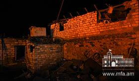 Последствия артобстрела жилых домов Степанакерта азербайджанскими вооруженными силами после объявления о прекращении огня / Фотограф: Давид Каграманян