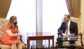 Rencontre du ministre des Affaires étrangères par intérim Armen Grigoryan avec la députée française du Parlement européen Nathalie Loiseau