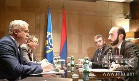 Министр иностранных дел Армении Арарат Мирзоян провел встречу с генеральным секретарем ОДКБ Станиславом Засем