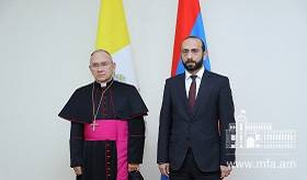ՀՀ ԱԳ նախարար Արարատ Միրզոյանի հանդիպումը Սուրբ Աթոռի պետքարտուղարի ընդհանուր հարցերով փոխանորդ Էդգար Պենյա Պառայի հետ