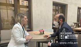 ՀՀ ԱԳ նախարար Արարատ Միրզոյանը հանդիպում է ունեցել Կանադայի ԱԳ նախարար Մելանի Ժոլիի հետ