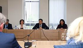 Rencontre du Vice-ministre des Affaires étrangères avec la délégation du Groupe d'amitié France-Arménie du Sénat français