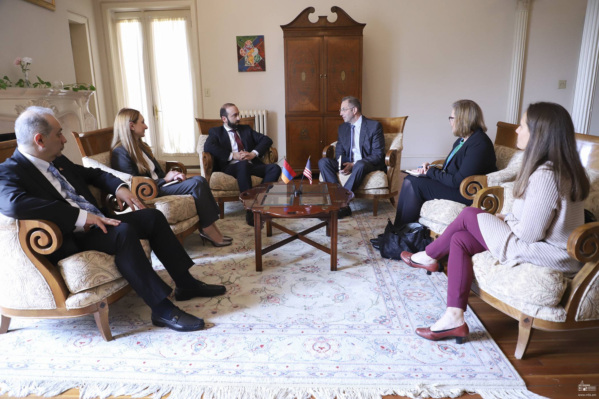 Meeting of Minister of Foreign Affairs of the Republic of Armenia Ararat Mirzoyan with President of the US National Democratic Institute Derek Mitchell