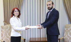 The newly appointed Ambassador of Syria presented copies of her credentials to the Foreign Minister of Armenia