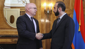 Արարատ Միրզոյանը հանդիպում է ունեցել Ֆիլիպ Ռիքերի հետ