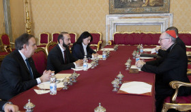 ՀՀ ԱԳ նախարար Արարատ Միրզոյանը հանդիպում է ունեցել Սուրբ Աթոռի պետական քարտուղար Պիետրո Պառոլինի հետ