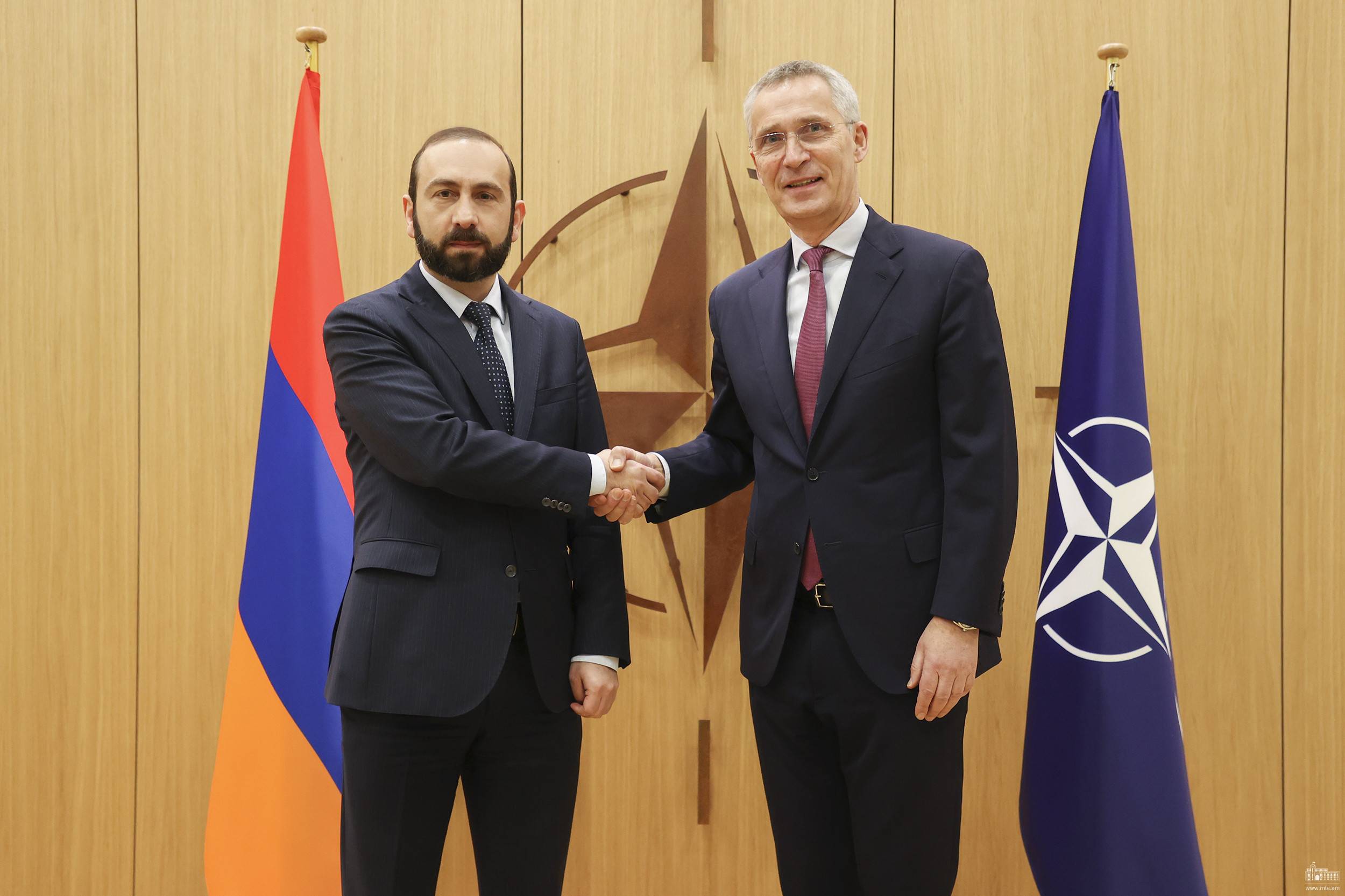 Ամբողջ ալբոմ